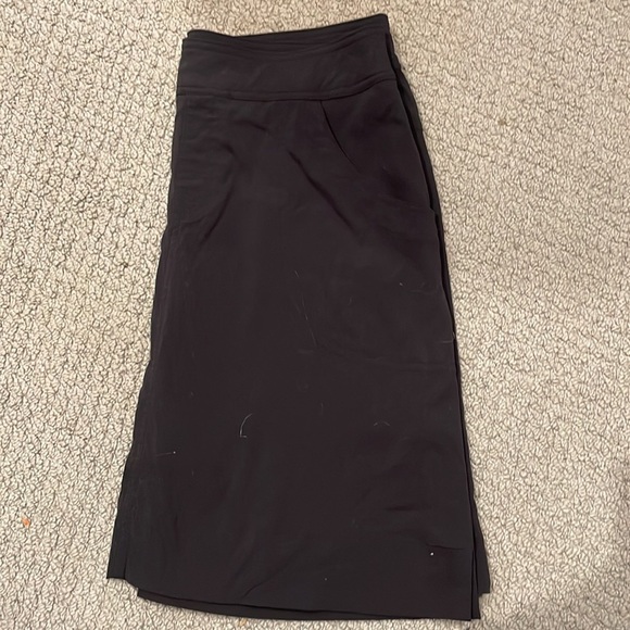 Black women’s small sport skirt - Picture 4 of 5